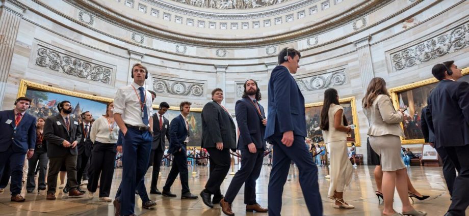 both-sides-dig-in-ahead-of-threatened-government-shutdown