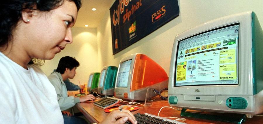 aol-pulls-the-plug-on-dial-up-internet-service-after-30+-years