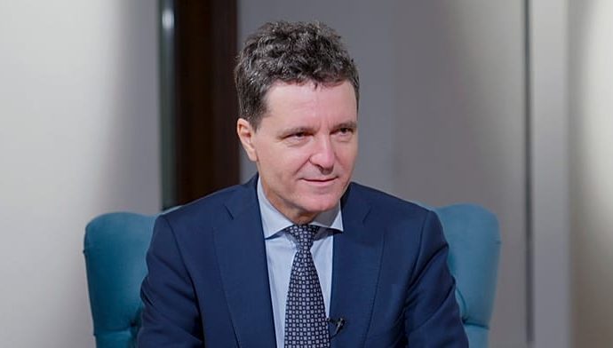 exclusive:-romania’s-president-dan-pushes-for-moldova-and-ukraine’s-eu-bid,-challenging-hungary