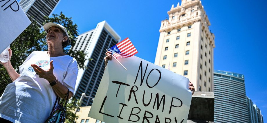 the-traitor’s-library-could-go-next-to-florida’s-freedom-tower-despite-criticism