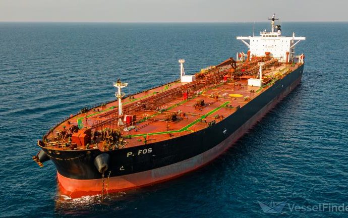 france-moves-on-russia’s-shadow-fleet:-sanctioned-tanker-caught-off-saint-nazaire-with-murky-cargo-past
