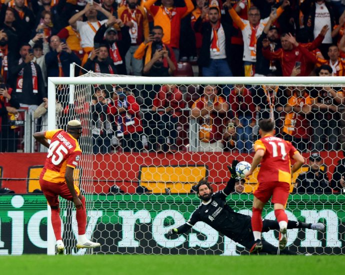 galatasaray-beat-liverpool-1-0-in-raucous-champions-league-clash