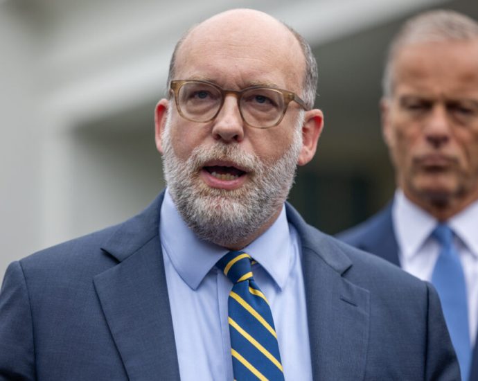 government-shutdown-threatens-further-destruction-of-environment-and-science-agencies,-advocates-warn