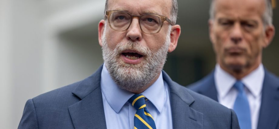 government-shutdown-threatens-further-destruction-of-environment-and-science-agencies,-advocates-warn