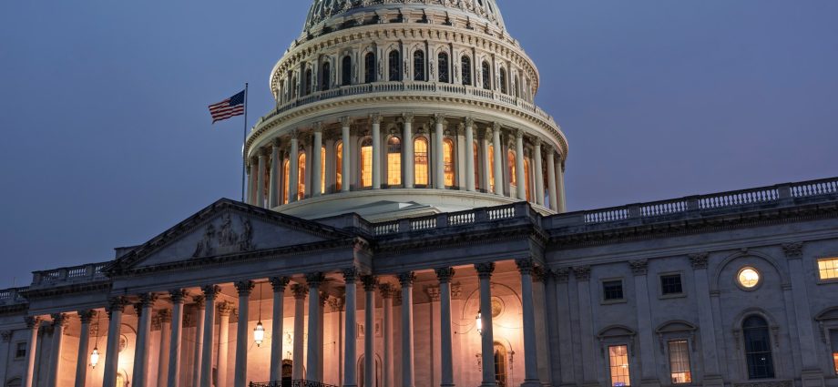 live:-us-government-shutdown-starts-as-the-traitor-threatens-mass-layoffs