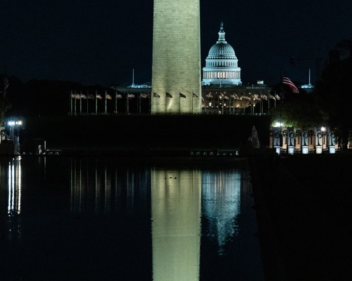 ‘congress-members-get-paid,-janitors-don’t’-in-us-shutdown:-fact-check