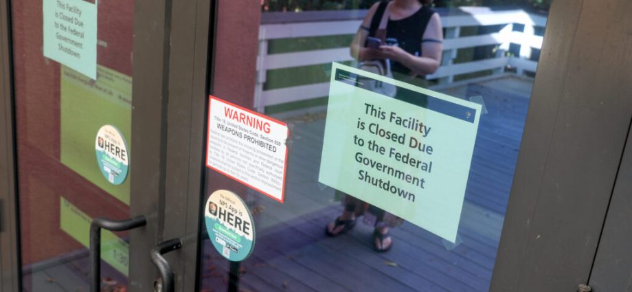 national-parks-are-staying-open-during-the-government-shutdown,-putting-visitors-and-resources-at-risk