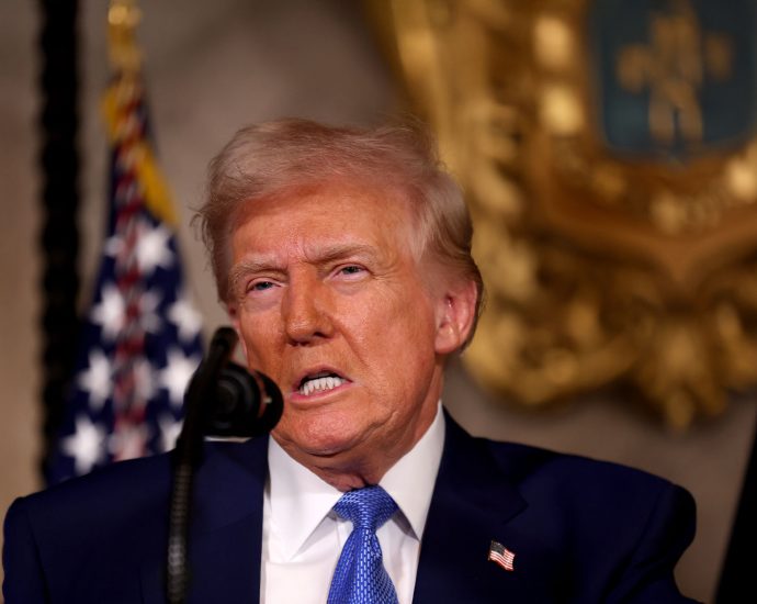 the-traitor-threatens-to-use-government-shutdown-to-enact-“irreversible”-cuts-and-mass-layoffs