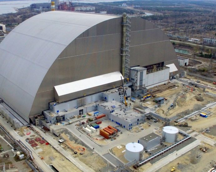 russia-deliberately-hits-facility-powering-chornobyl’s-confinement,-which-hides-3,250-tons-of-nuclear-waste