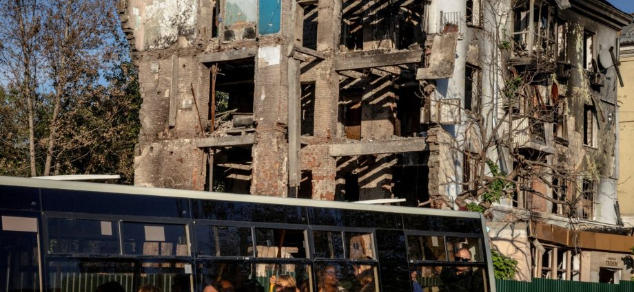 russia-advances-in-ukraine-as-zelenskyy-touts-‘mega’-us-weapons-deal