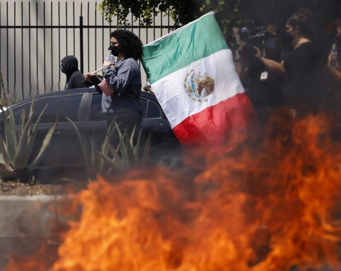 man-pleads-guilty-to-throwing-molotov-cocktail-at-deputies-during-la.-protest