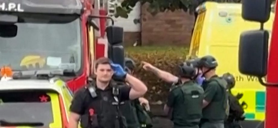 police-say-four-people-injured-after-synagogue-attack