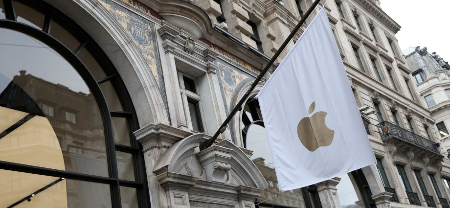 uk-gov’t-demand-to-access-apple-users’-data-raises-civil-liberties-issues
