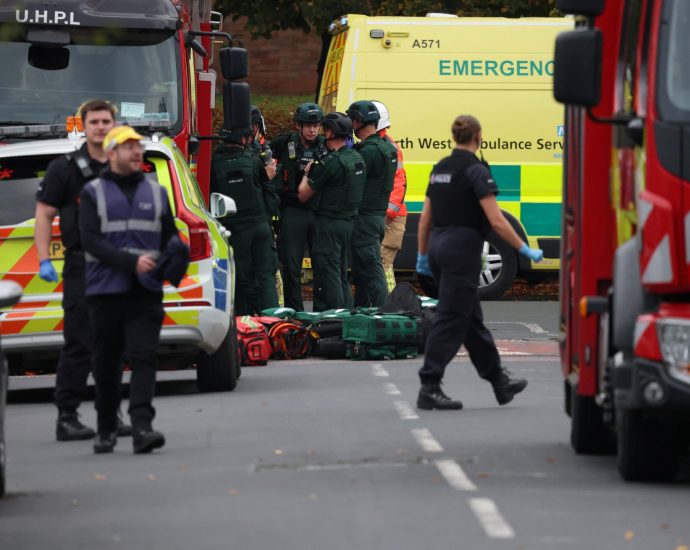 uk-police-shoot-man-suspected-of-car-ramming,-stabbing-near-synagogue