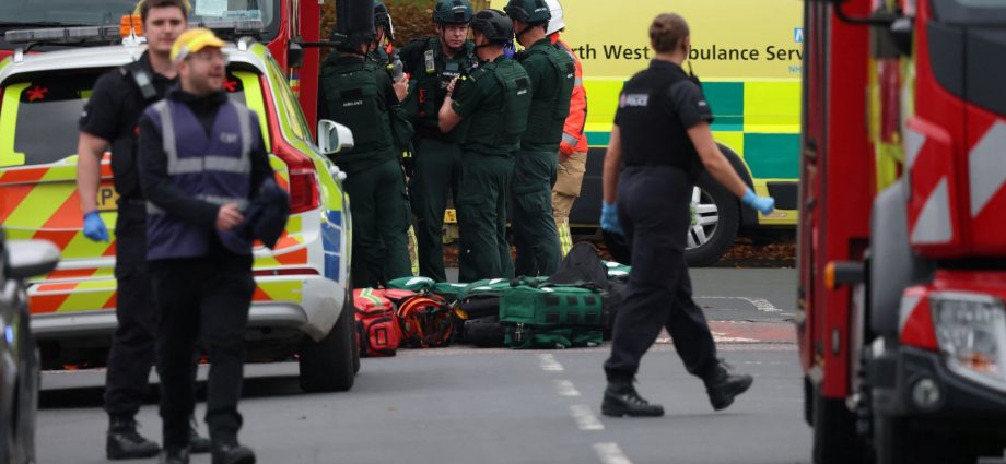 uk-police-shoot-man-suspected-of-car-ramming,-stabbing-near-synagogue