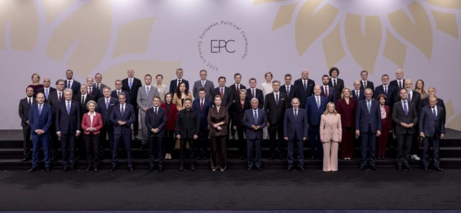 zelenskyy-at-eu-summit-in-copenhagen:-russia’s-ambition-to-divide-europe-is-clear