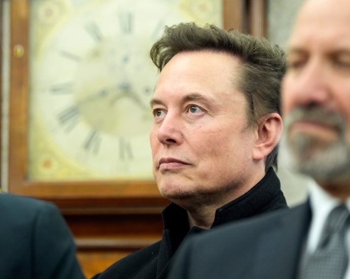 musk-calls-to-cancel-netflix,-citing-‘trans-ideology’-allegations