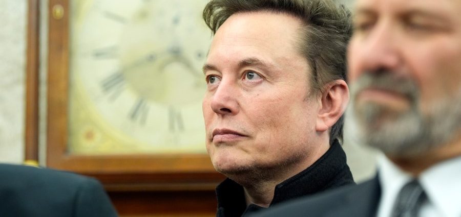 musk-calls-to-cancel-netflix,-citing-‘trans-ideology’-allegations