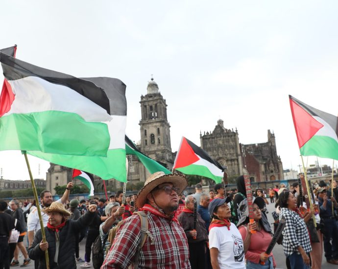march-for-1968-mexican-student-massacre-eclipsed-by-support-for-gaza