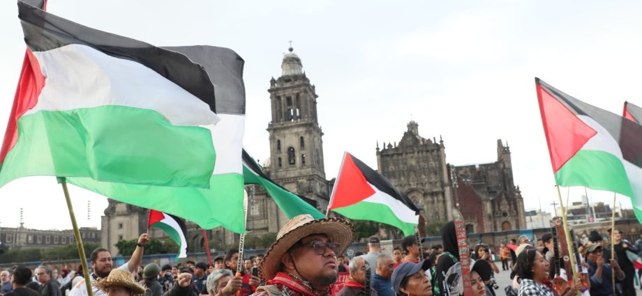 march-for-1968-mexican-student-massacre-eclipsed-by-support-for-gaza