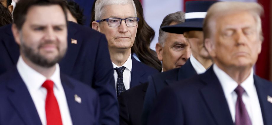 apple-deletes-popular-ice-tracking-app-at-the-traitor-doj-request