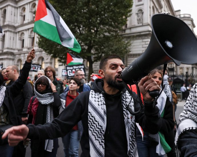 uk-police-want-to-stop-palestine-protest-after-deadly-synagogue-attack