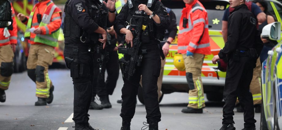 police-say-one-victim-possibly-shot-by-officer-during-manchester-attack