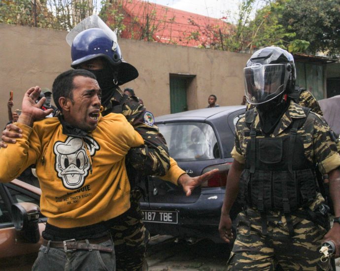 madagascar-president-refuses-to-step-down-as-antigov’t-protests-continue