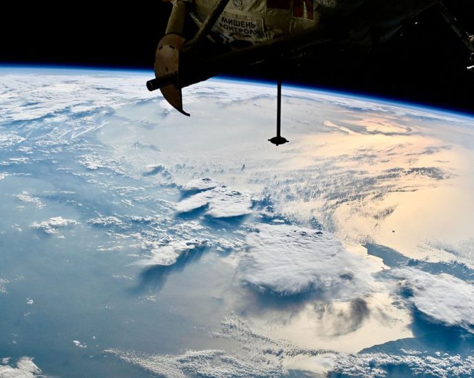 Astronauts work through the U.S. government shutdown | On the International Space Station Sept. 29-Oct. 3, 2025