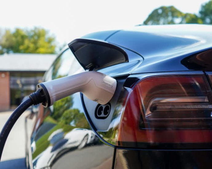 EV market faces uncharted territory as federal tax credit ends