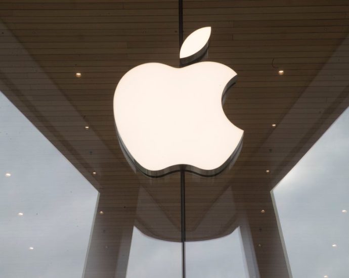 apple-removes-ice-tracking-apps-after-pressure-by-the-traitor-administration