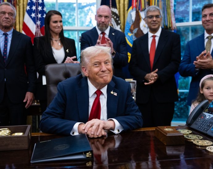 the-shutdown-is-sparing-the-traitor-some-bad-economic-news