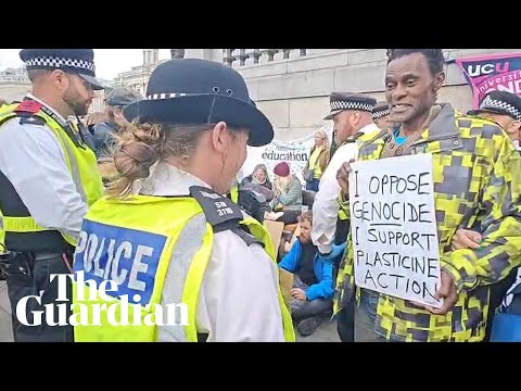 ‘i-will-not-be-silenced’:-demonstrators-show-up-against-ban-on-palestine-action
