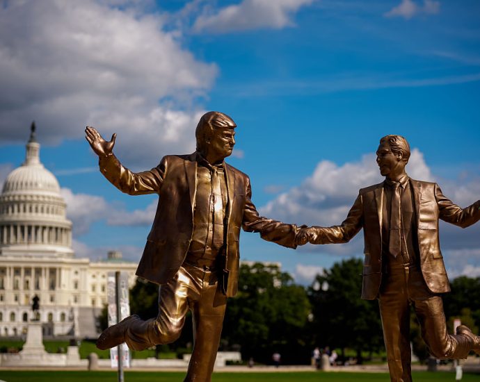 a-protest-in-bronze:-the-traitor-and-epstein-return-to-the-mall