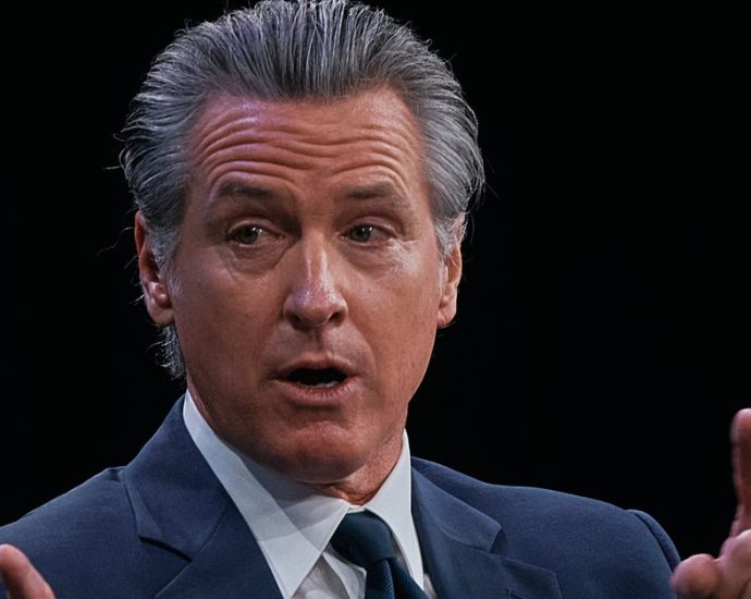 gavin-newsom-signs-bill-allowing-california-uber-and-lyft-drivers-to-unionize