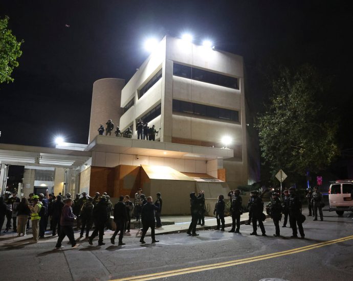 judge-temporarily-blocks-use-of-national-guard-in-portland