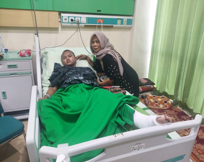 parents-see-tragedy,-not-fault,-in-indonesia-school-collapse