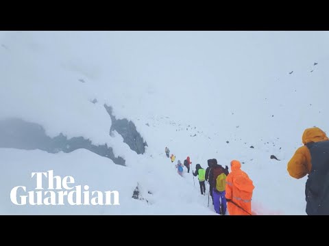 eyewitness-video-captures-hikers-wading-through-snow-after-blizzard-near-everest