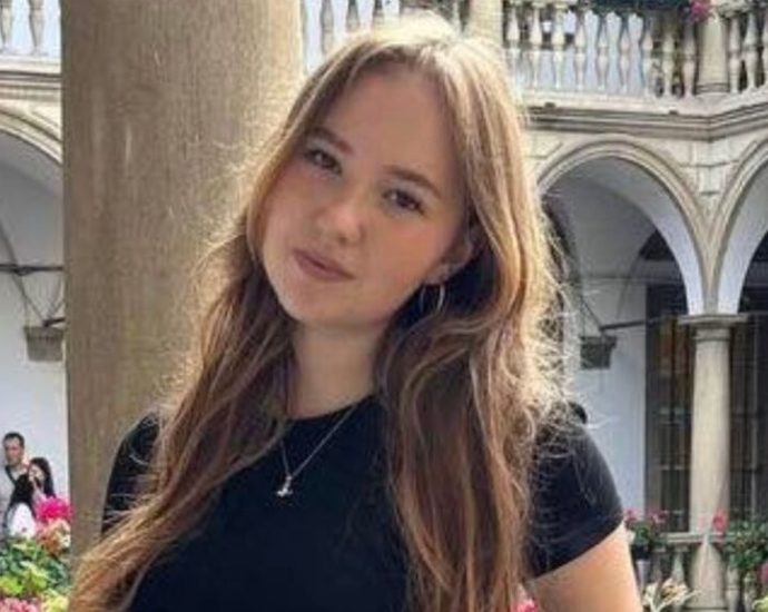 “the-world-is-simply-watching”:-russian-strike-kills-15-year-old-anastasia,-her-mom-and-grandparents-in-their-lviv-oblast-home