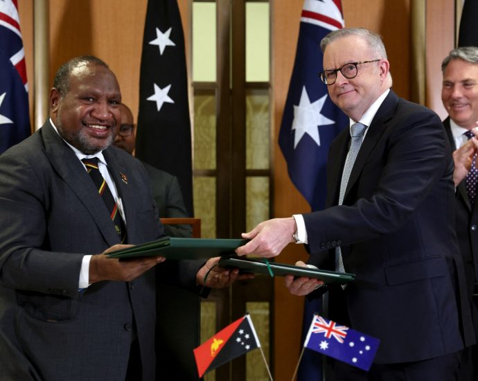 australia,-papua-new-guinea-sign-mutual-defence-treaty