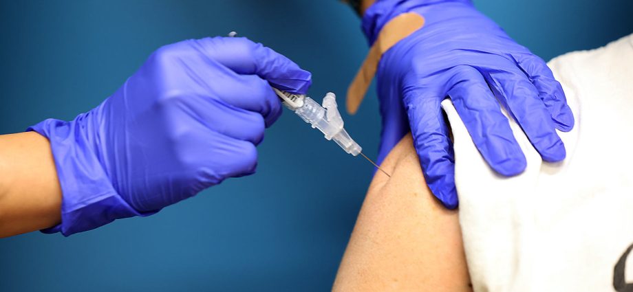 cdc-signs-off-on-fall-covid-shots-it-may-not-be-easy-to-get-one,-depending-on-where-you-live.