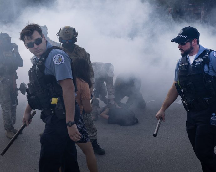 ice’s-growing-feud-with-chicago-police-now-includes-fake-911-calls
