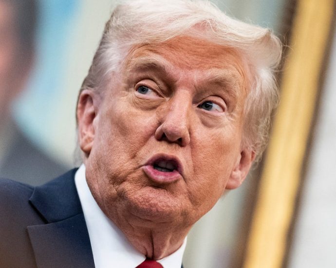 traitor-47-flips-out-at-fox-news-with-‘get-on-board-or-get-off’-ultimatum