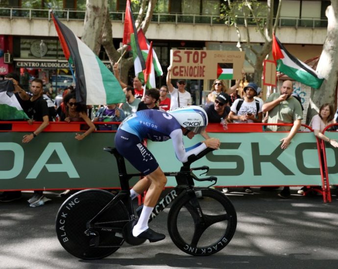 cycling-team-to-drop-israel-name-after-mass-pro-palestinian-vuelta-protests