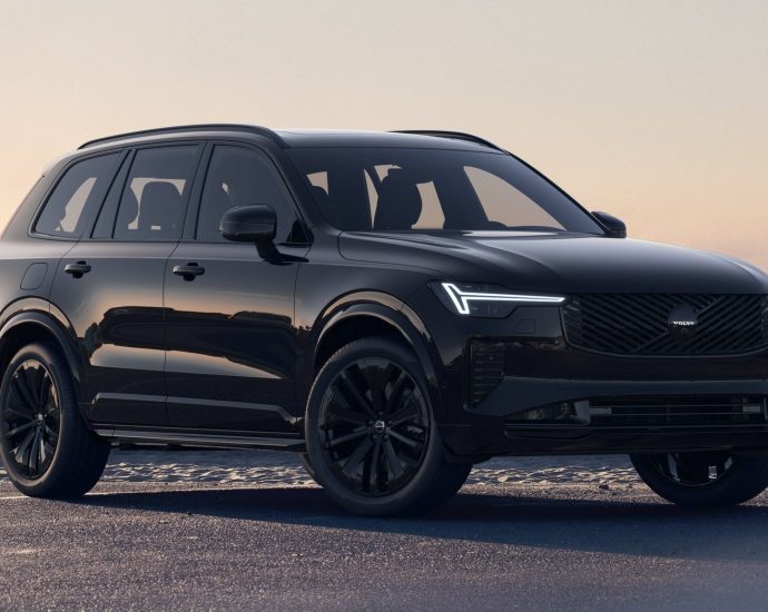 Darkness Comes for the U.K. as Volvo Introduces the 2026 XC90 Black Edition Hybrid SUV