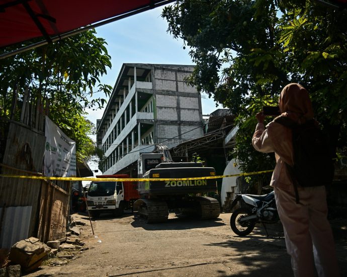 indonesia-ends-search-for-victims-of-school-collapse-with-at-least-61-dead