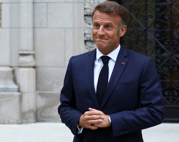 outgoing-french-pm-launches-last-gasp-bid-to-quell-political-crisis