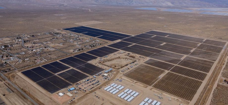 plan-to-reflect-sunlight-to-power-solar-panels-at-night-upsets-astronomers