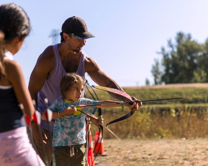 he-makes-bows-—-and-bow-makers