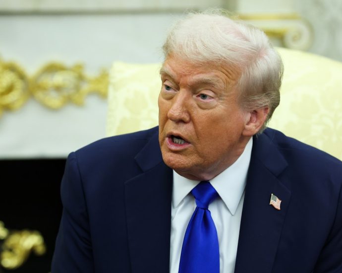 the-traitor-says-“it-depends”-which-furloughed-workers-will-get-backpay